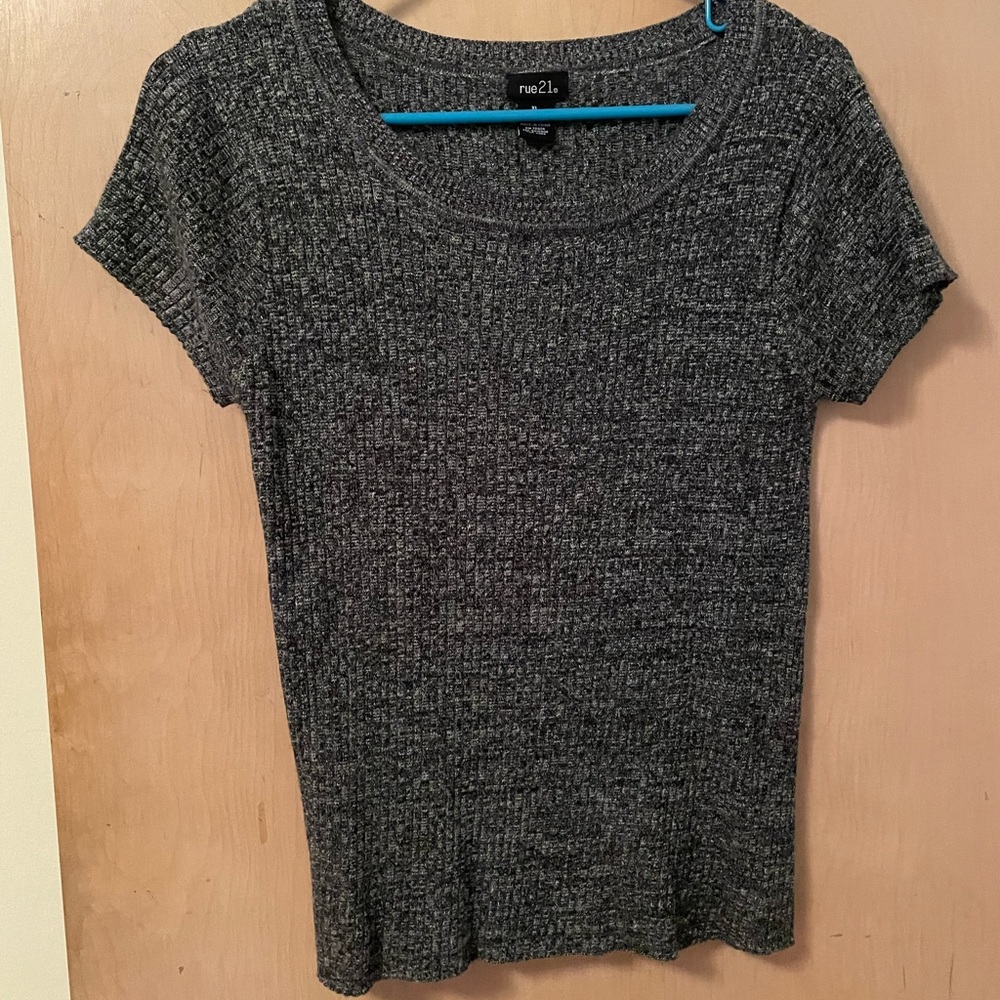 🌻3 for $15🌻 Rue21 Short Sleeve Sweater